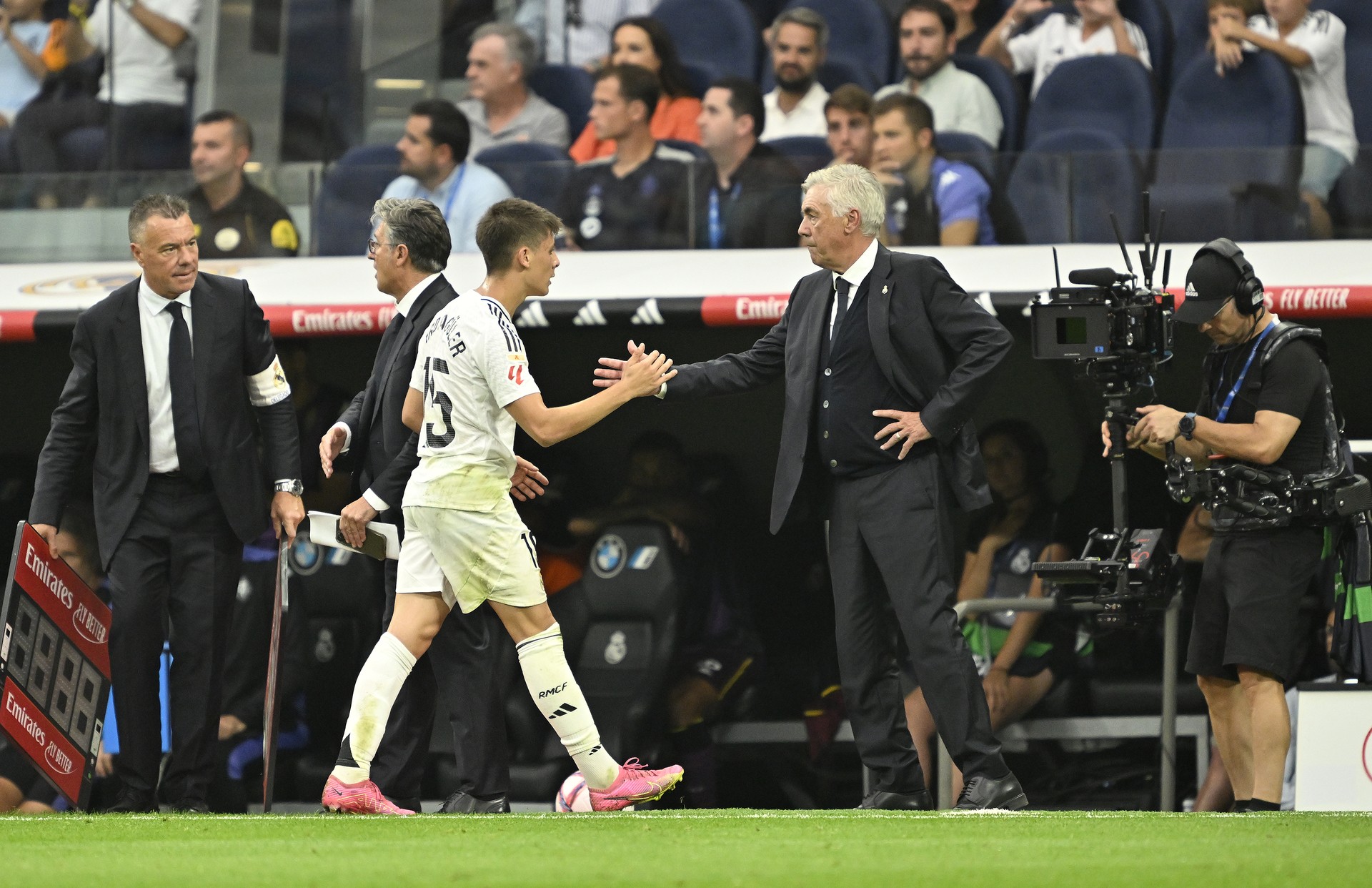 Ancelotti criticized for choosing 39-year-old Modric over Arda Guler as savior
