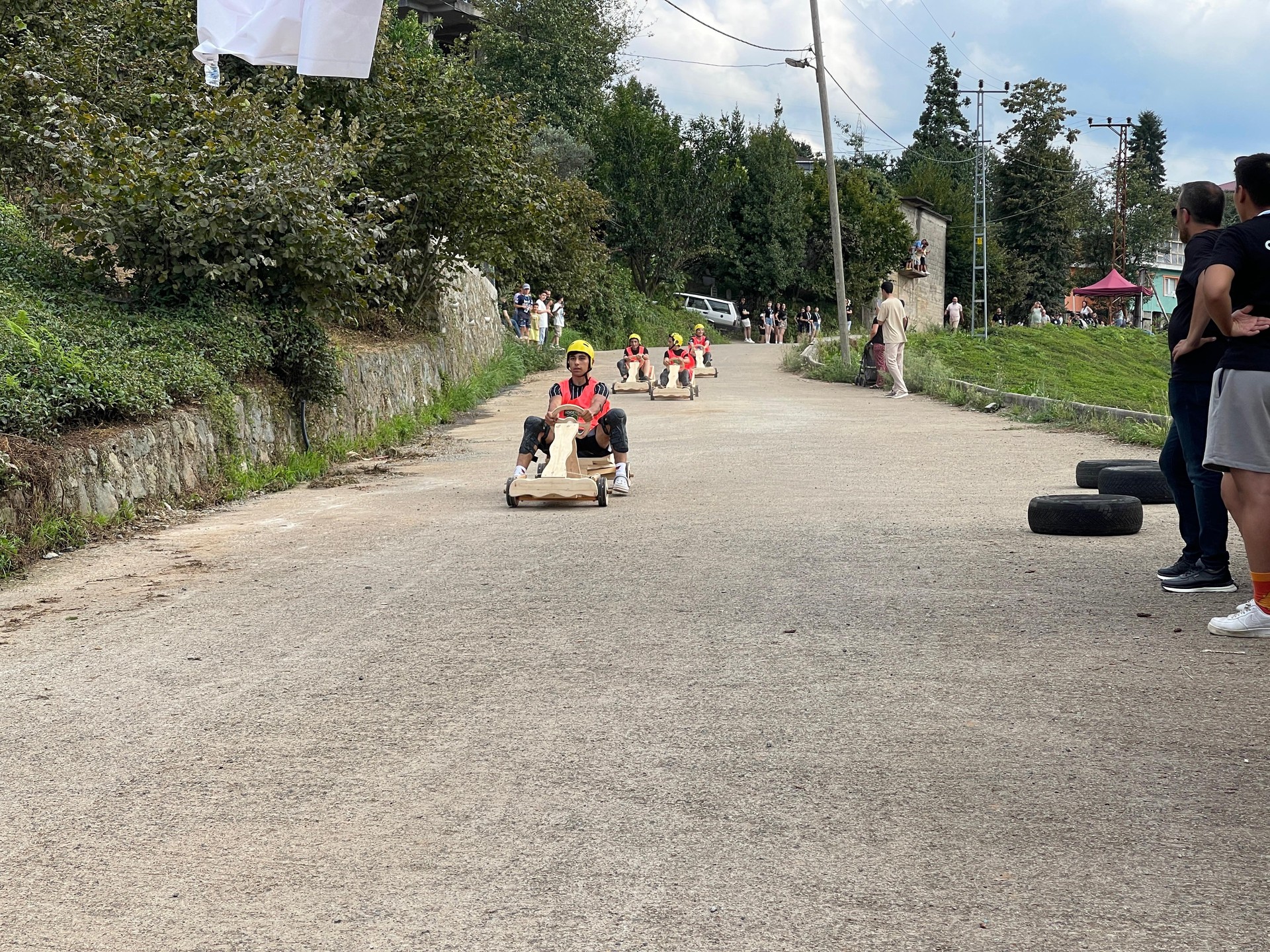 Dancers from 10 countries race wooden carts in Türkiye