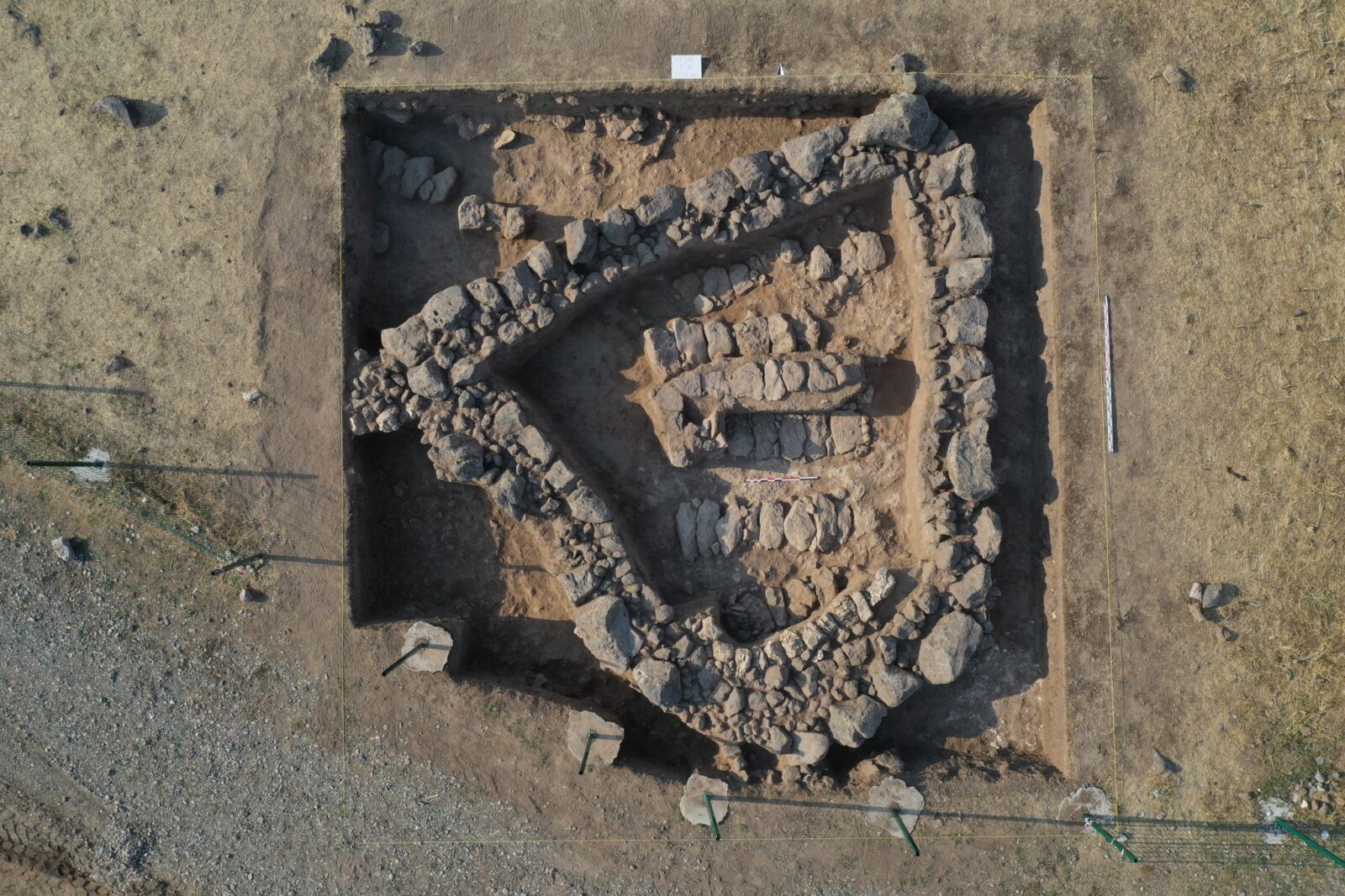Malazgirt Historical Muslim Cemetery, Malazgirt, Mus, Türkiye, Aug. 25, 2024. (IHA Photo)
