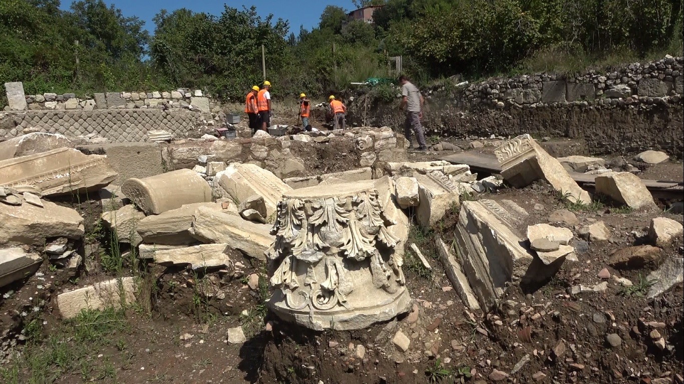 The remains of a marble columned structure damaged by earthquakes and floods that occurred about 1,600 years ago were unearthed during excavations in the ancient city of Amastris in Bartin's Amasra district, Türkiye, August 30, 2024 (IHA Photo)