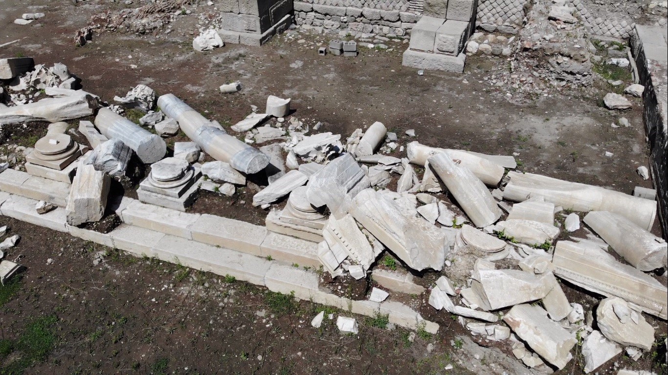 The remains of a marble columned structure damaged by earthquakes and floods that occurred about 1,600 years ago were unearthed during excavations in the ancient city of Amastris in Bartin's Amasra district, Türkiye, August 30, 2024 (IHA Photo)