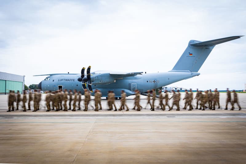 Bundeswehr soldiers leave an Airbus A400M transport aircraft of the German Air Force, which landed shortly beforehand at Wunstorf Air Base in the Hanover region. (Photo by  Moritz Frankenberg via dpa)