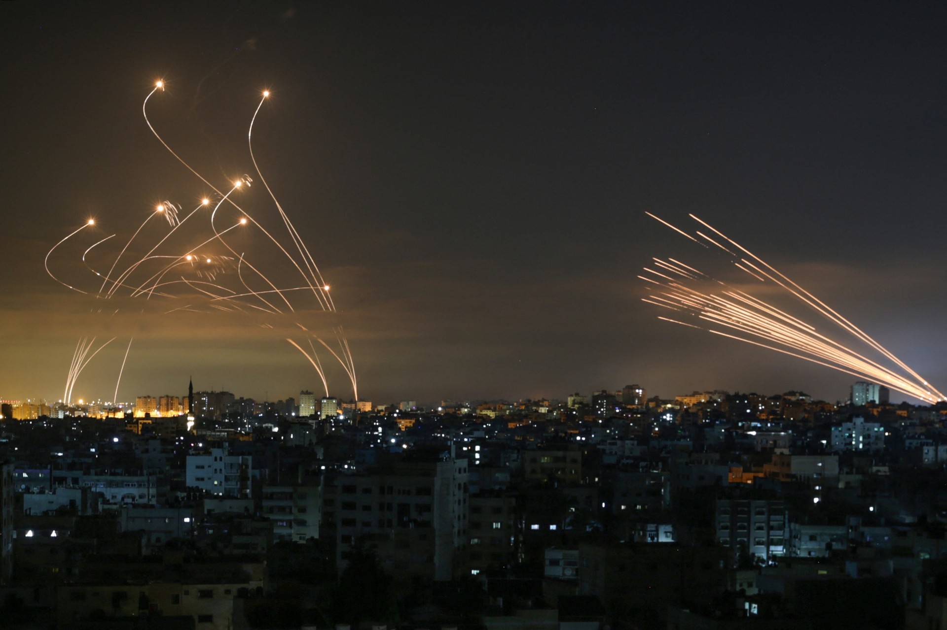 US, Israeli officials warn of imminent Iranian attack by Monday, boost military presence