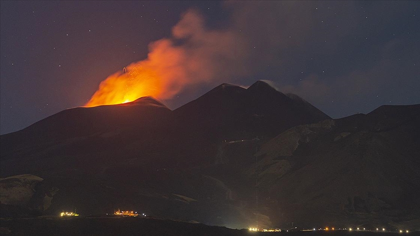 Mount Etna (Photo via Anadolu Agency)