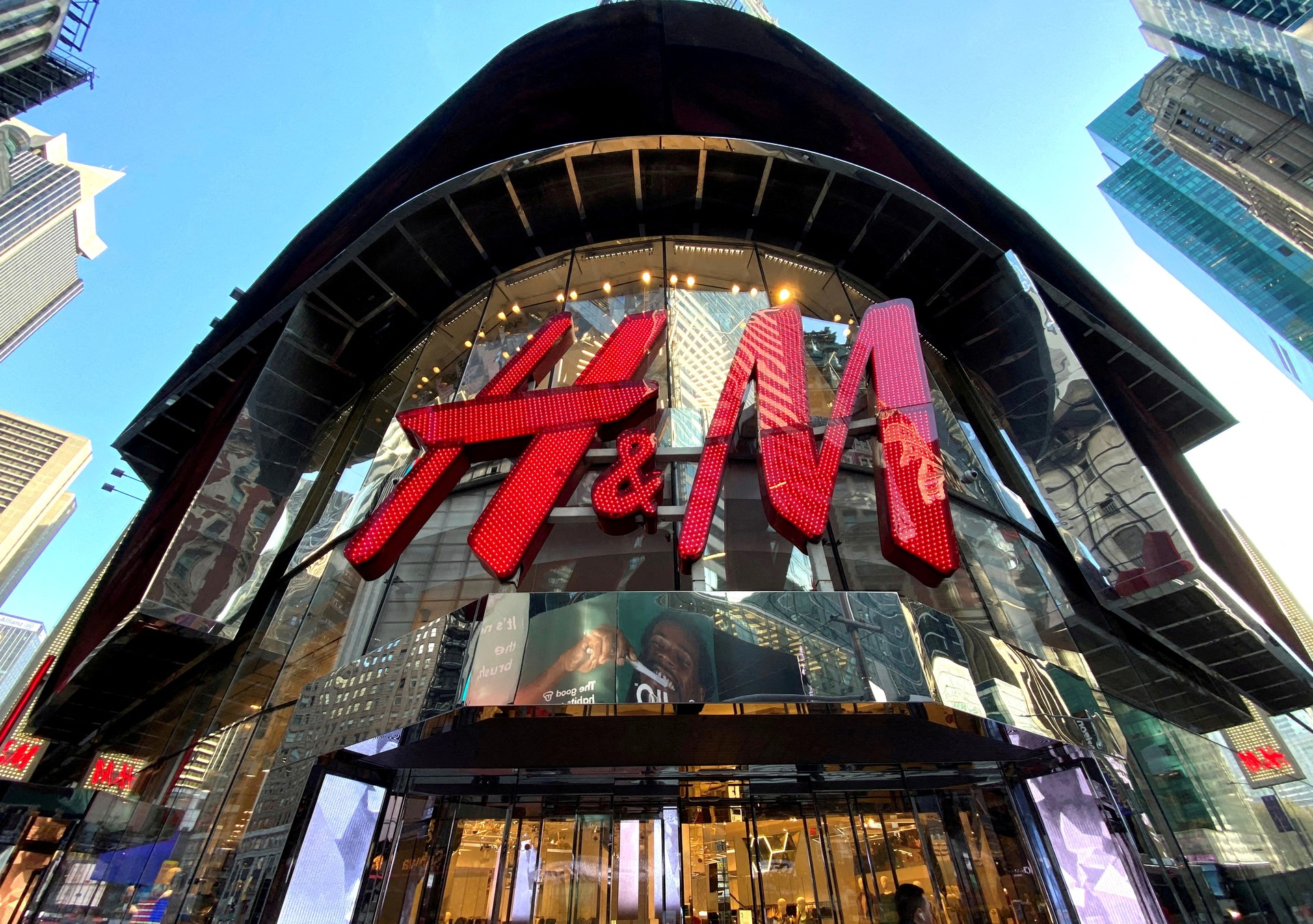 The H&M clothing store is seen in Times Square in Manhattan, New York, U.S., November 15, 2019. (Reuters Photo)