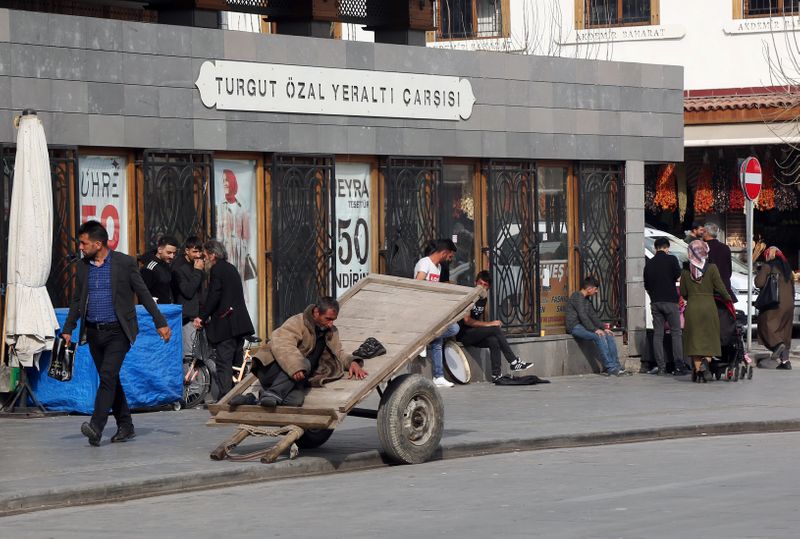 Türkiye's job market faces challenges: Youth unemployment surges to over 6%