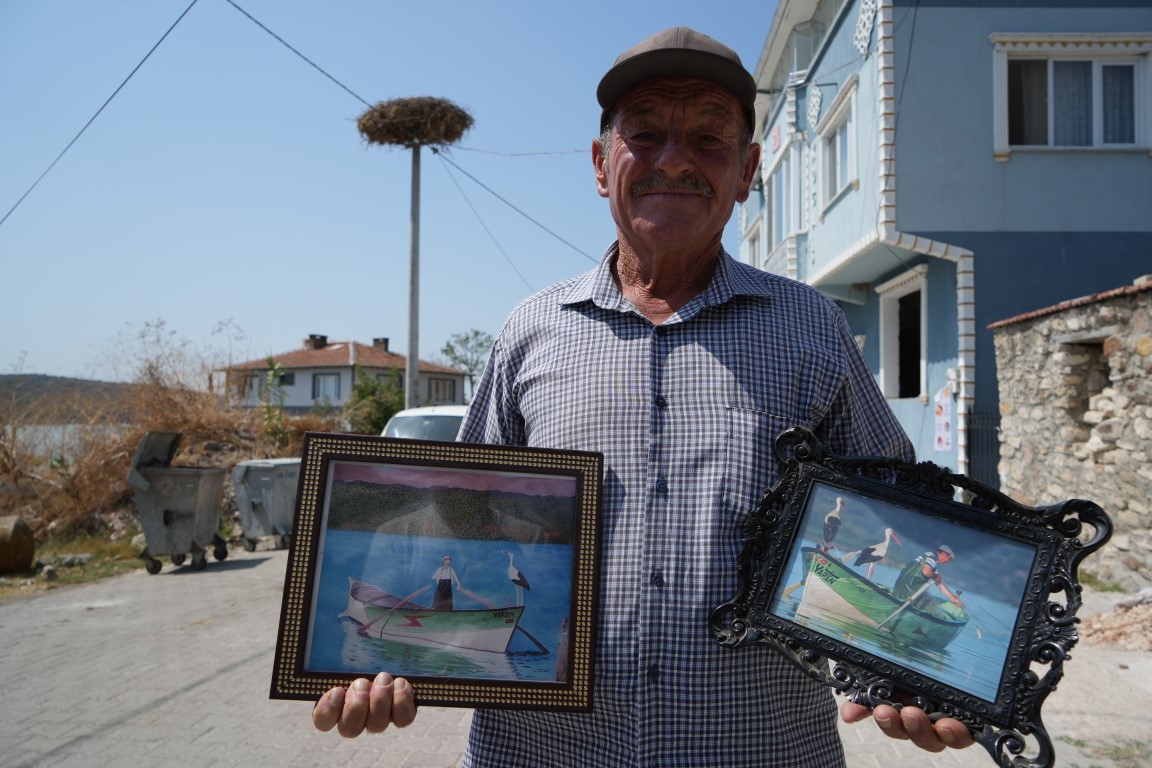 'Yaren' stork, who has won the hearts of millions with her friendship with fisherman Adem Yilmaz for 13 years in Bursa, left Eskikaraagaç with her husband.