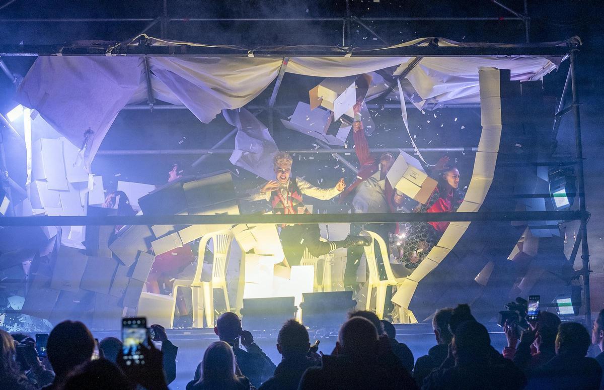 The show "Fuerza Bruta Wayra" comes to the dome of Las Arenas (Photo via Jordi Cotrina)