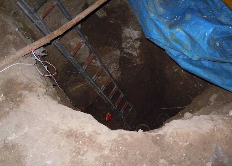 The deep hole leading into the depths of the Tarsus excavation site, concealed from public view, Türkiye. (Photo via Reddit)