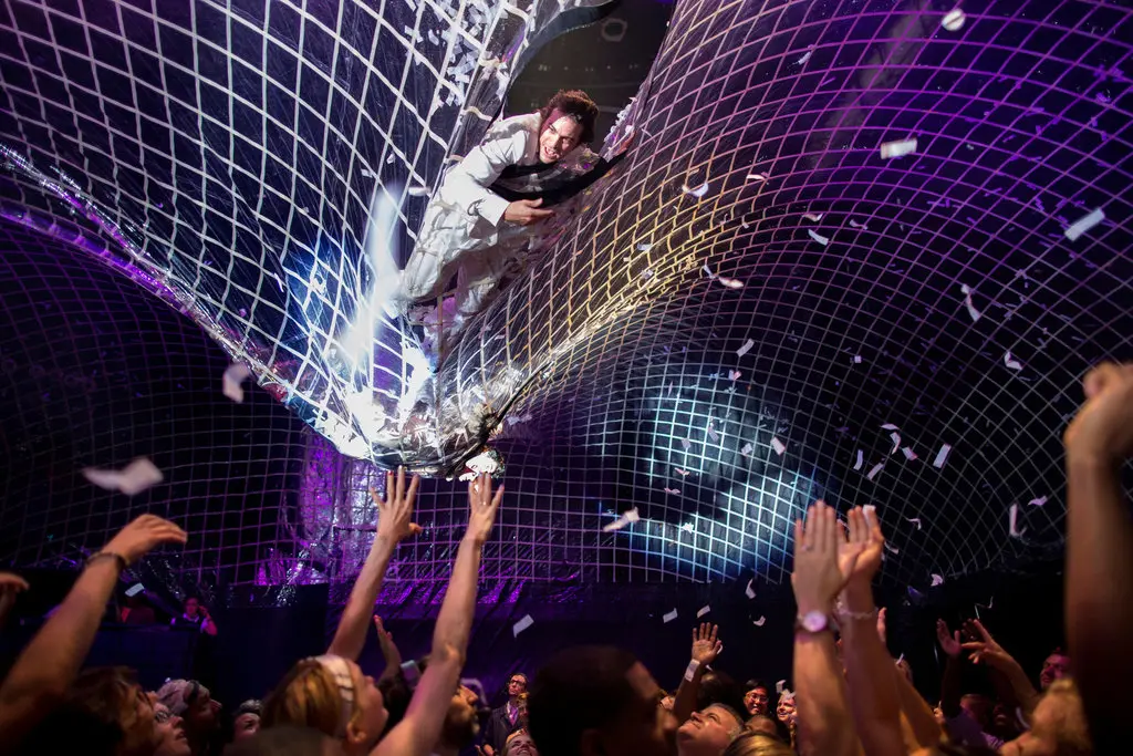 Fuerza Bruta Wayra transforms Istanbul's Volkswagen Arena with stunning 360-degree performance