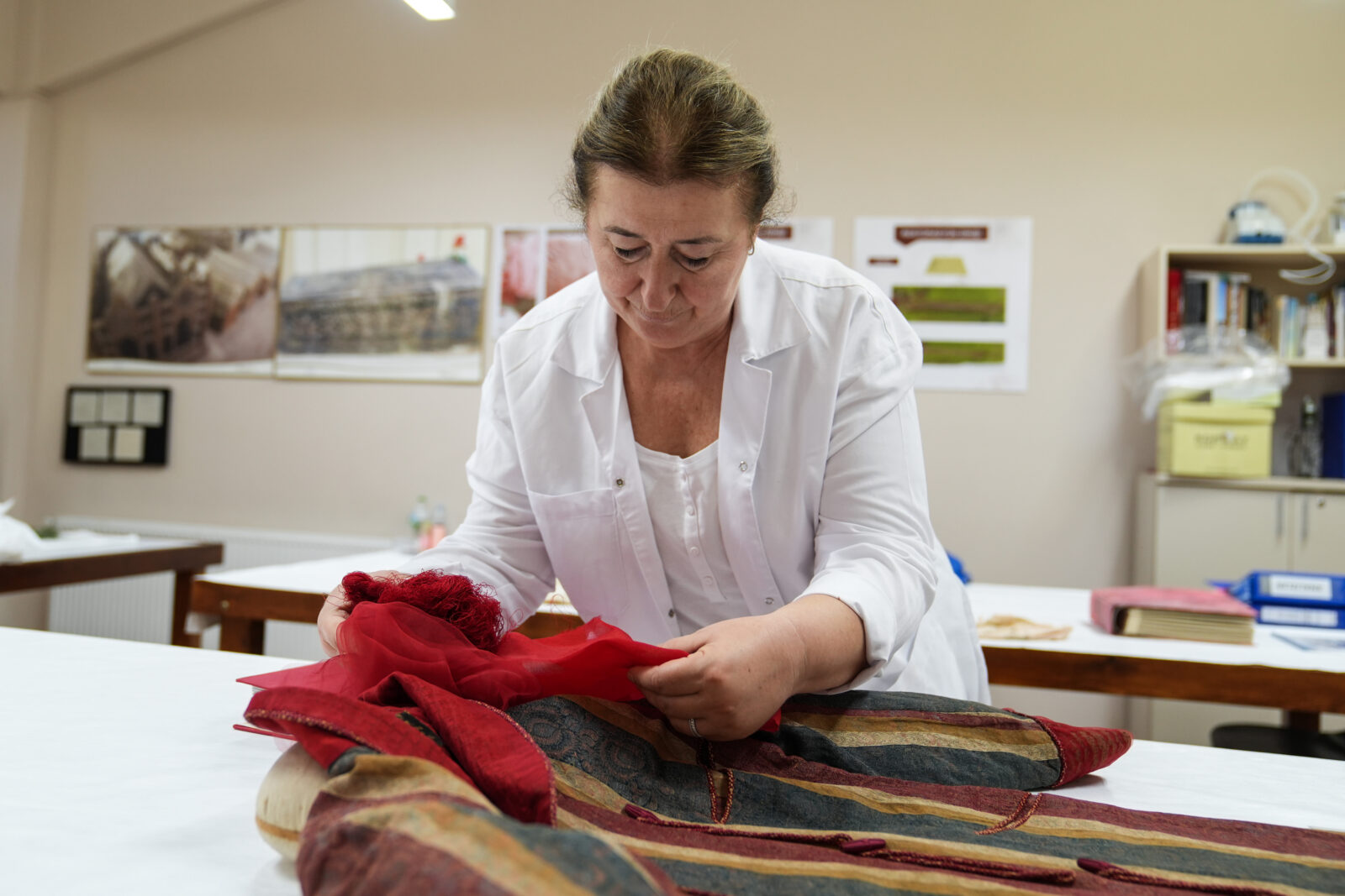 Restoration of robe belonging to Sultan Abdulhamid II completed in Istanbul