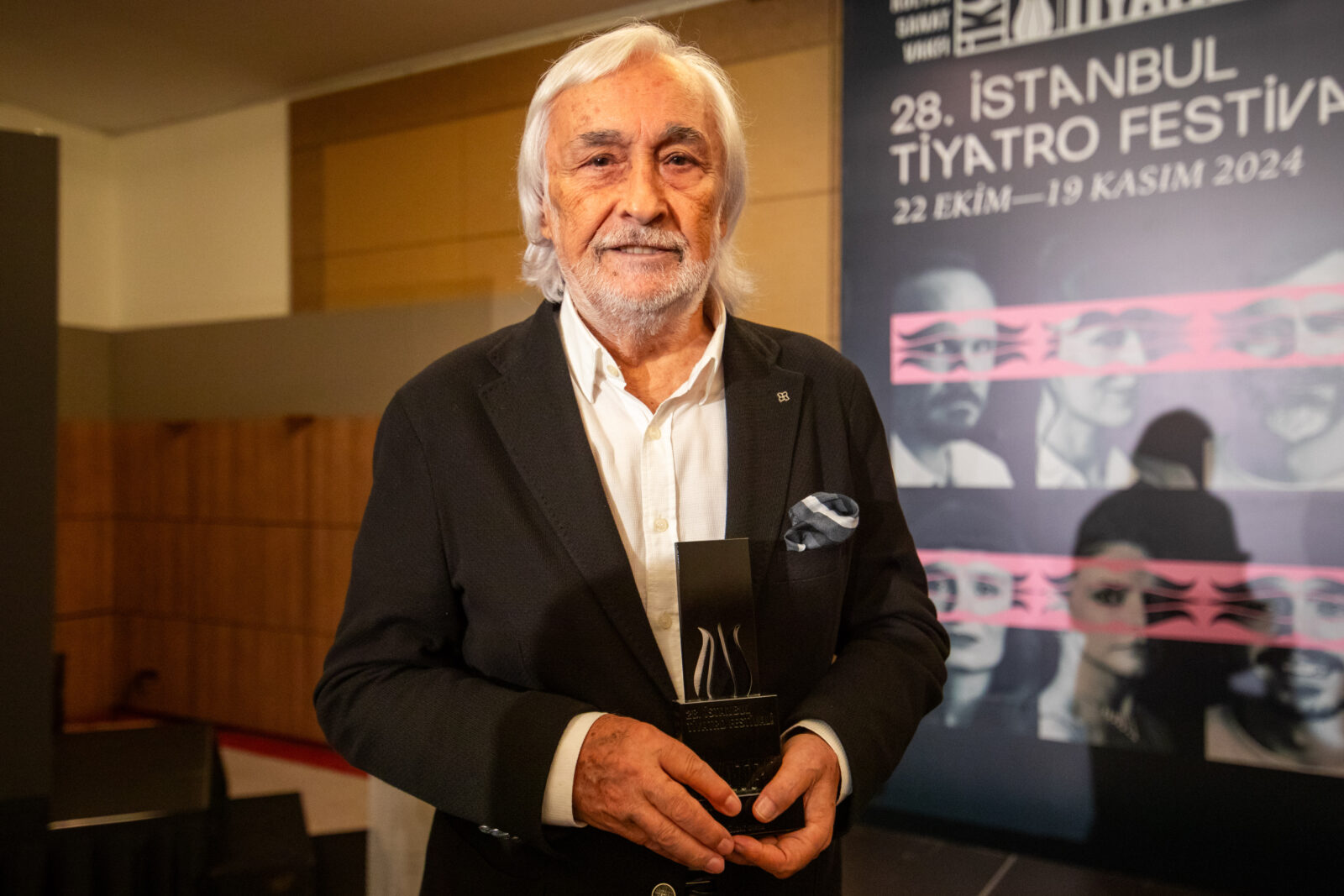 Mujdat Gezen was presented with this year's “Honorary Award” at the Istanbul Theater Festival organized for the 28th time this year by the Istanbul Foundation for Culture and Arts, Istanbul, Türkiye, Sept. 5, 2024. (AA Photo)