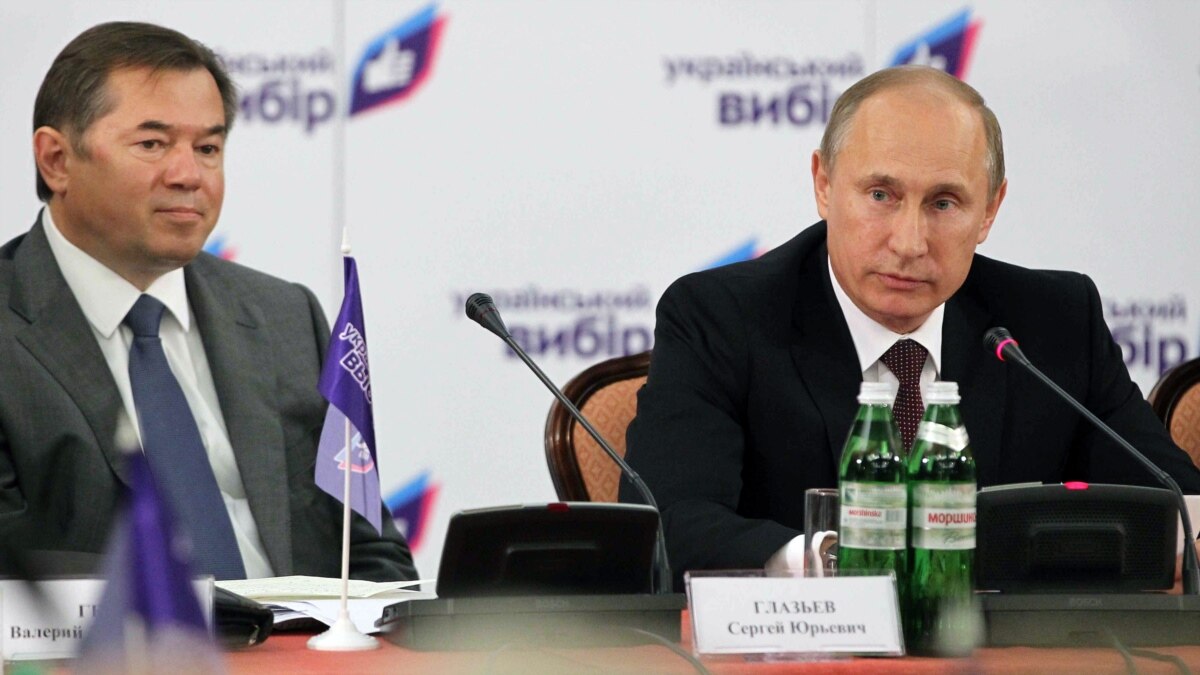 Russian President Vladimir Putin (R) dismisses aide Sergey Glazyev (L), Oct. 9. (Courtesy of TASS)