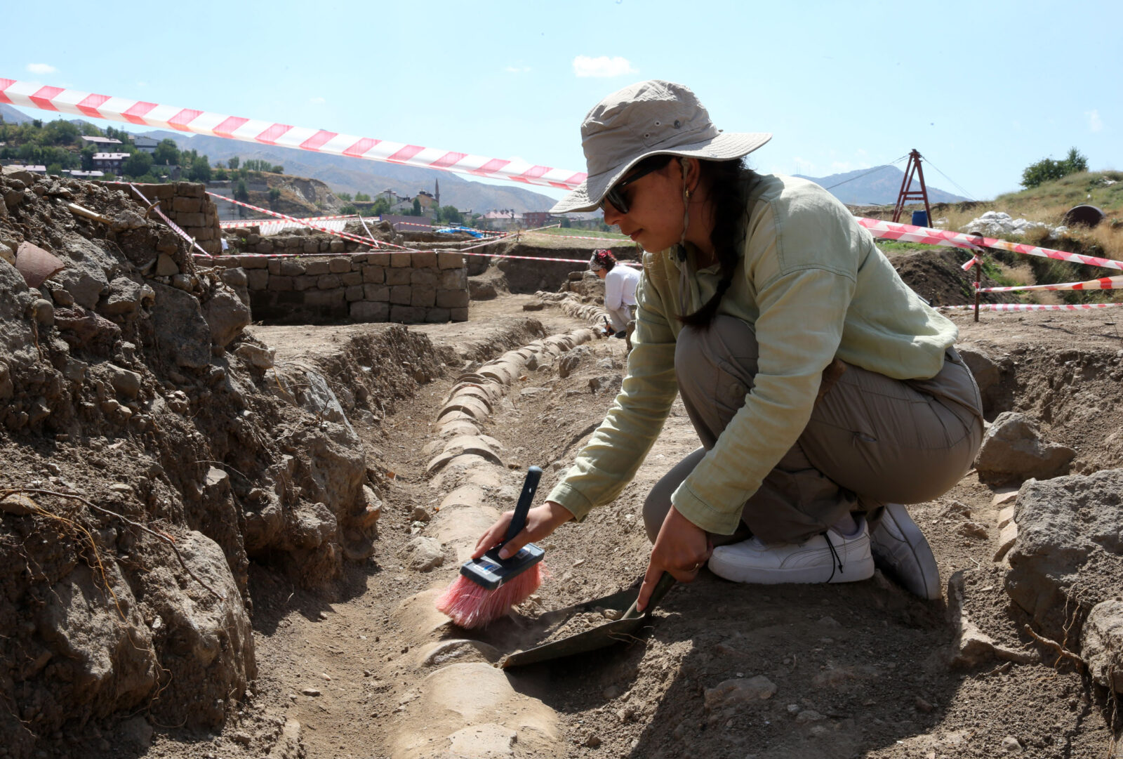 A water distribution system made of clay pipes, which met the water needs of those who lived in the castle in the past, was discovered during excavation work concentrated in the palace section of Bitlis Castle, which hosted many civilizations, Türkiye, September 19, 2024 (IHA Photo)