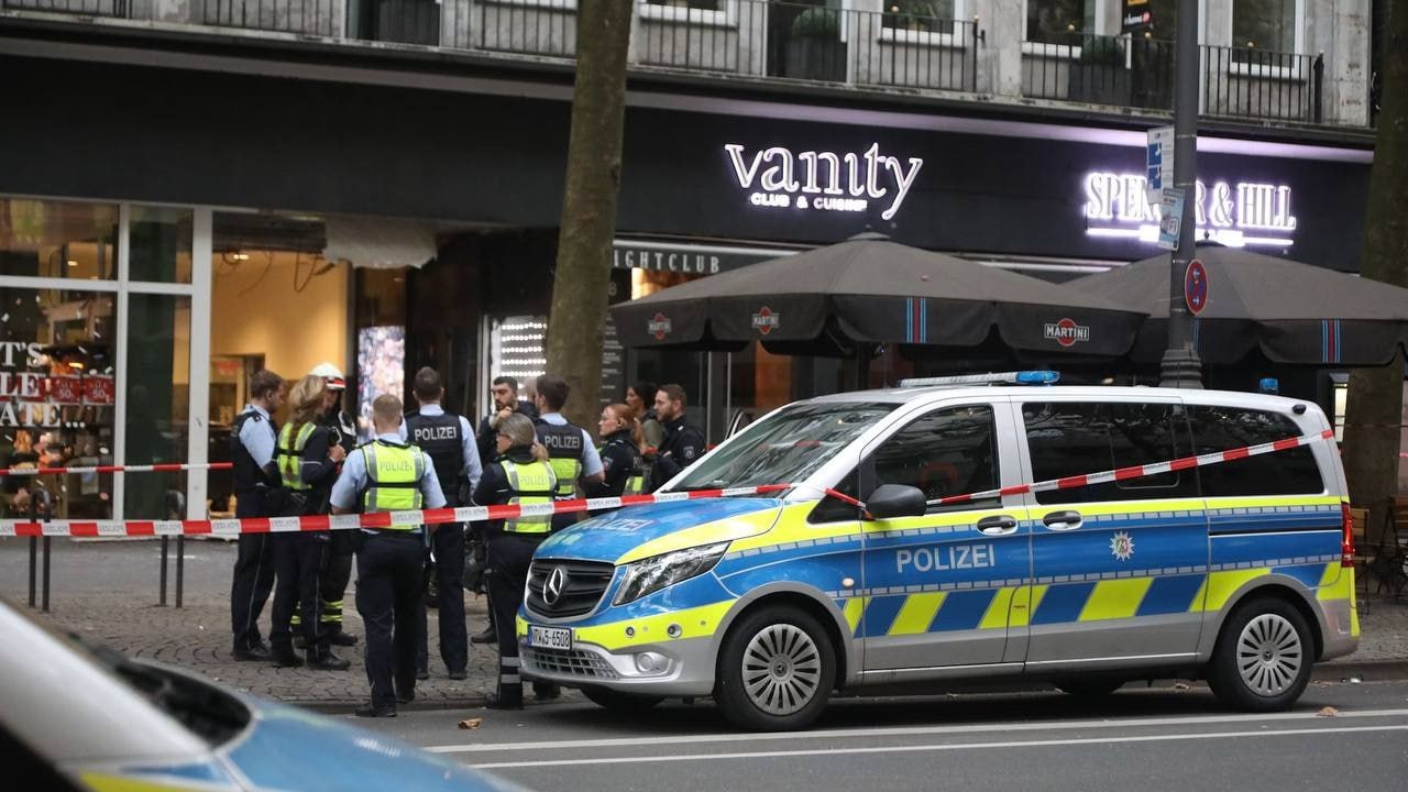 Explosion at entrance of Turkish entertainment venue in Cologne, Germany
(via Twitter, @7_K1ta)