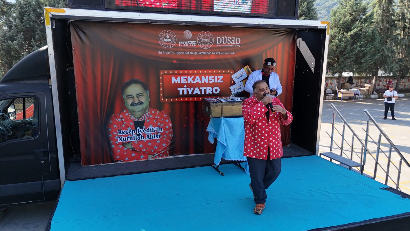 In the project launched in Duzce, Nurullah Celebi is on stage, introducing students in village schools to theatre, Türkiye, Sept. 27, 2024. (AA Photo)