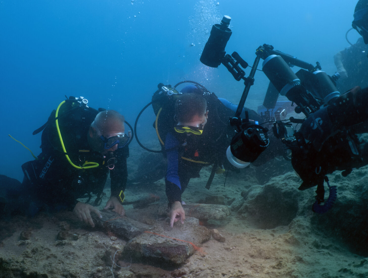 Türkiye shines in underwater archaeology as tourism minister explores world's oldest shipwreck