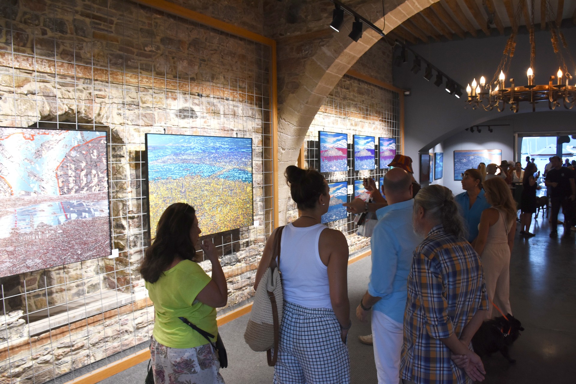 Renowned Turkish state artist unveils 