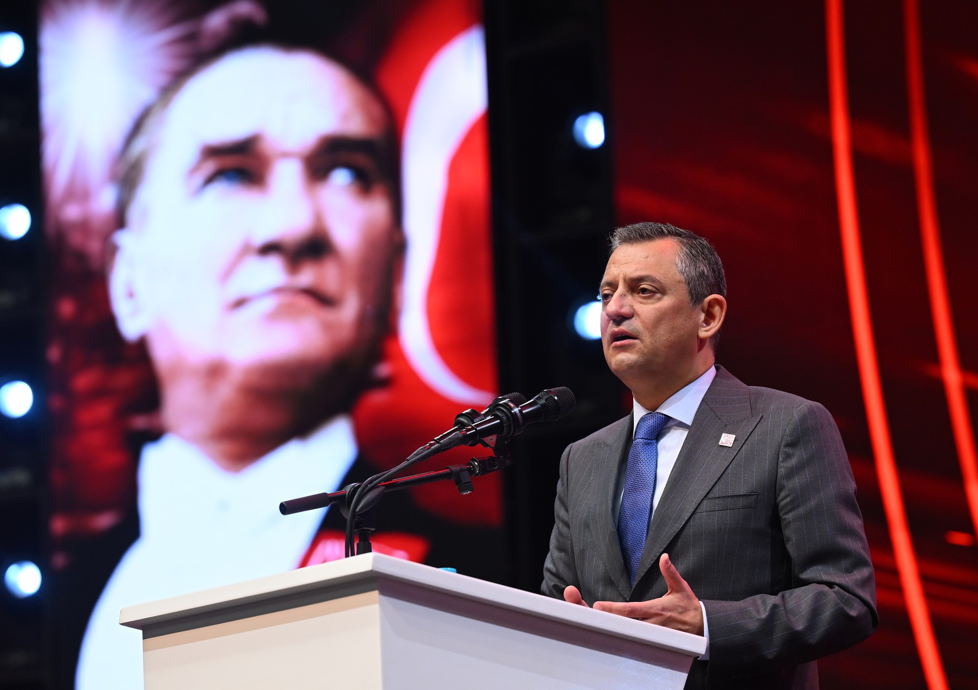 Türkiye's main opposition leader demands action on Syrian refugees