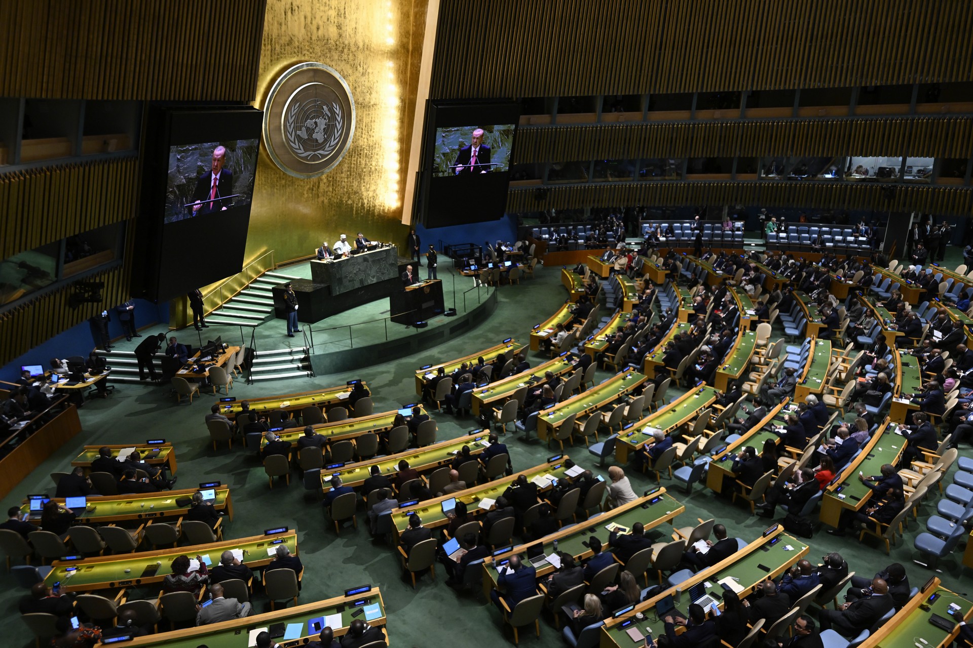 UN adopts resolution for peace in Ukraine, US and Russia vote against