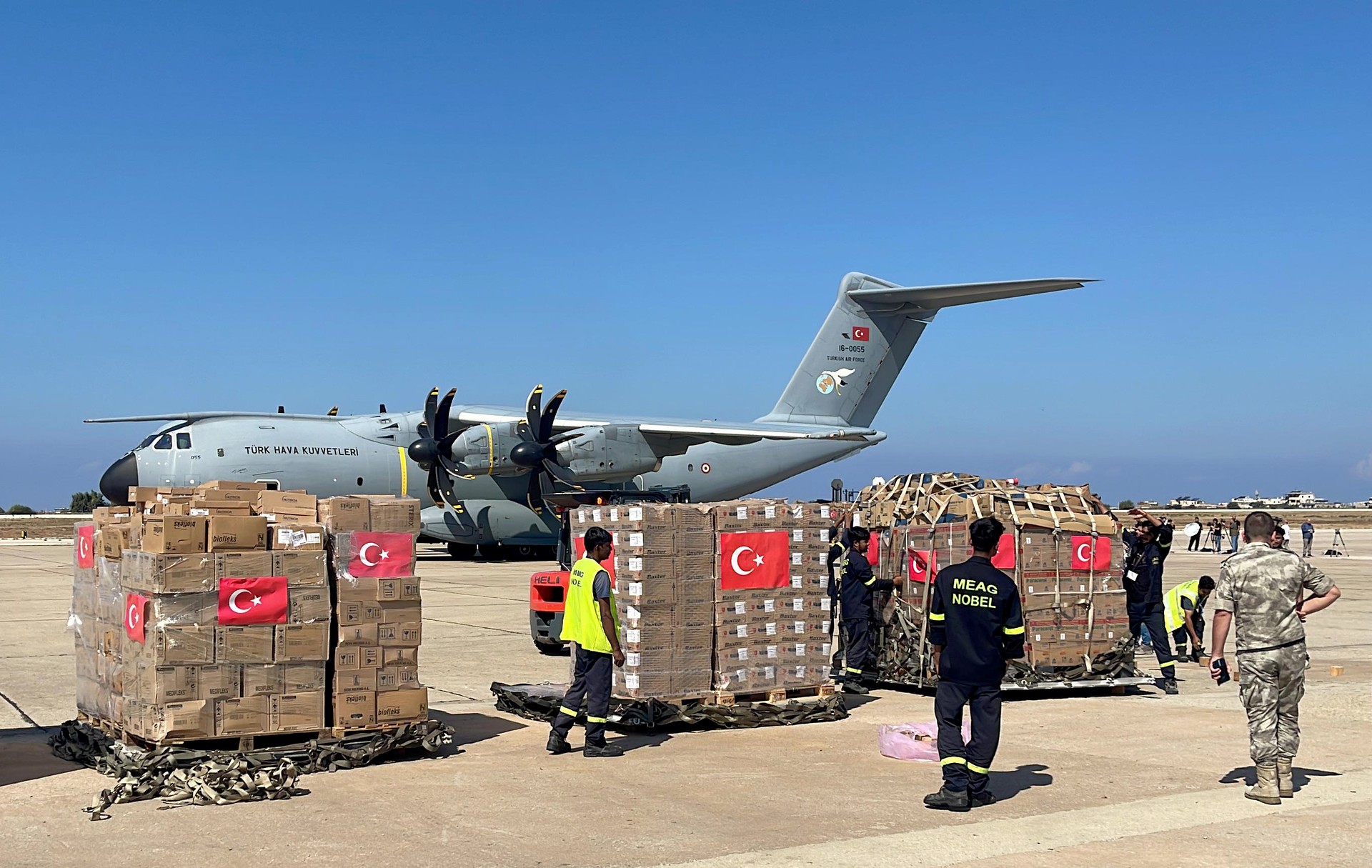 Türkiye's humanitarian aid arrives in Lebanon