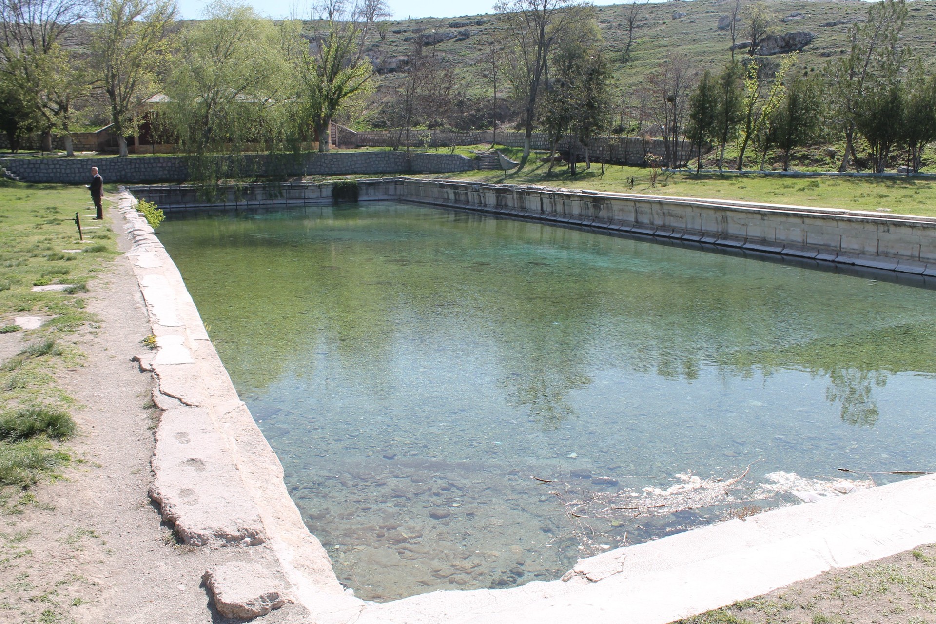 Did Cleopatra bathe in pool of milk in Anatolia? Short answer: No