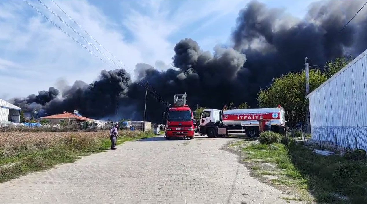 Fire breaks out at the chemical paint factory in Tekirdag, Türkiye. (IHA Photo)