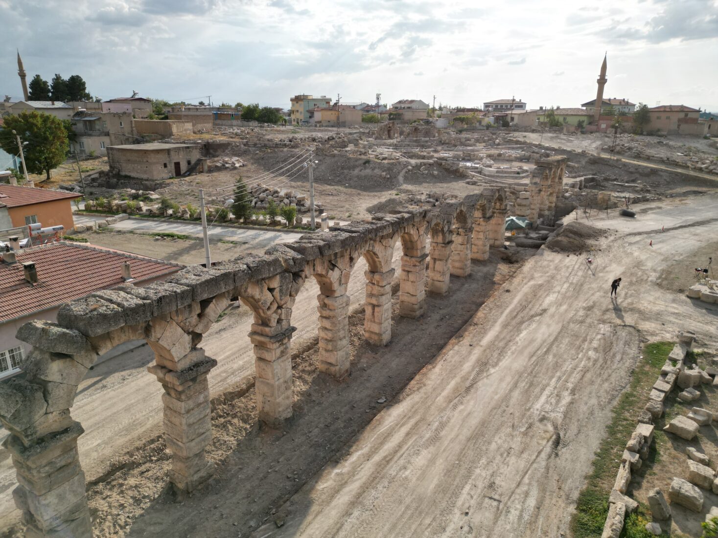 The buried sections of approximately 2,000-year-old aqueducts in Kemerhisar, located in the Bor district of Nigde, are being uncovered through ongoing archaeological excavations, Türkiye, Sept. 23, 2024 (IHA Photo)