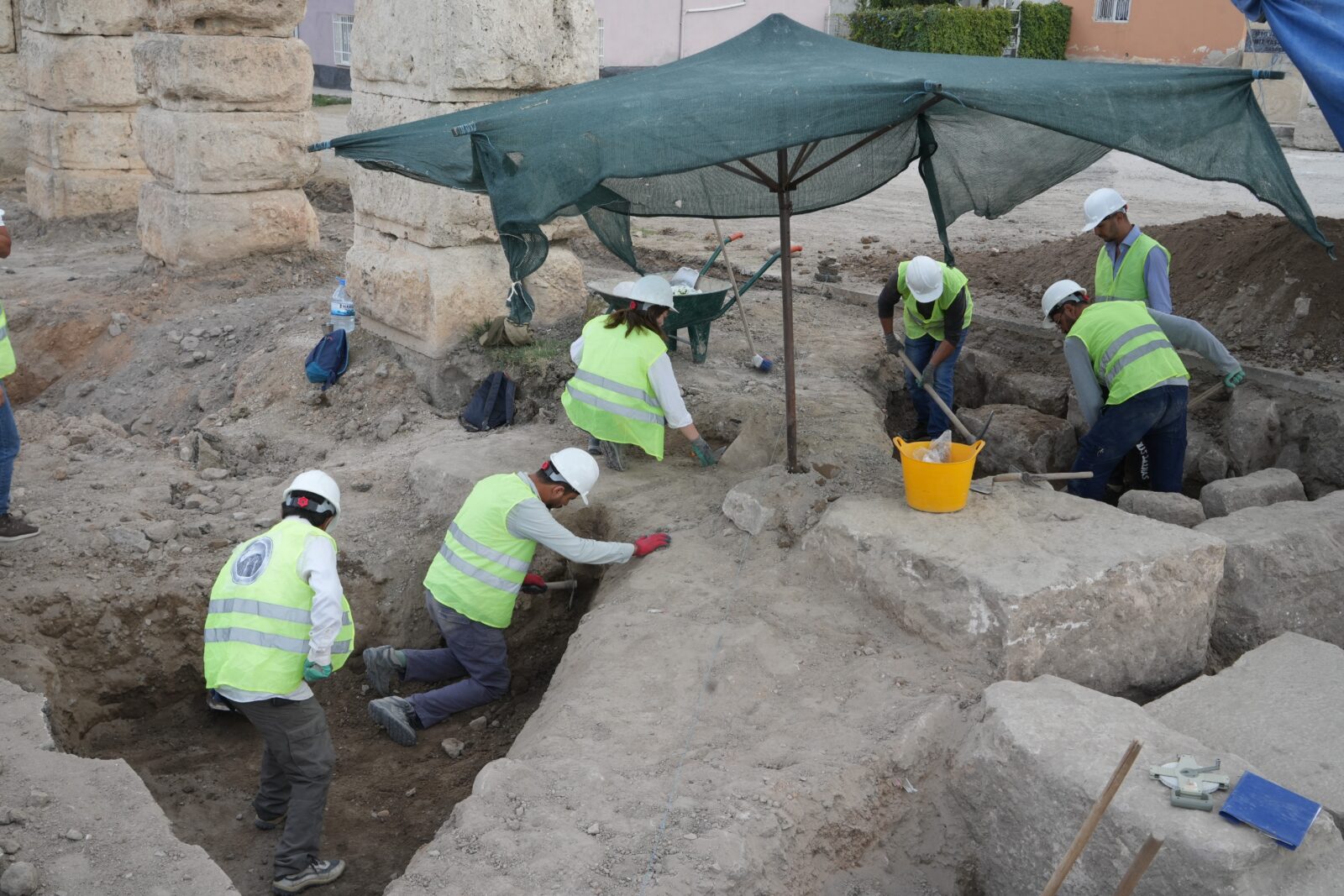 The buried sections of approximately 2,000-year-old aqueducts in Kemerhisar, located in the Bor district of Nigde, are being uncovered through ongoing archaeological excavations, Türkiye, Sept. 23, 2024 (IHA Photo)