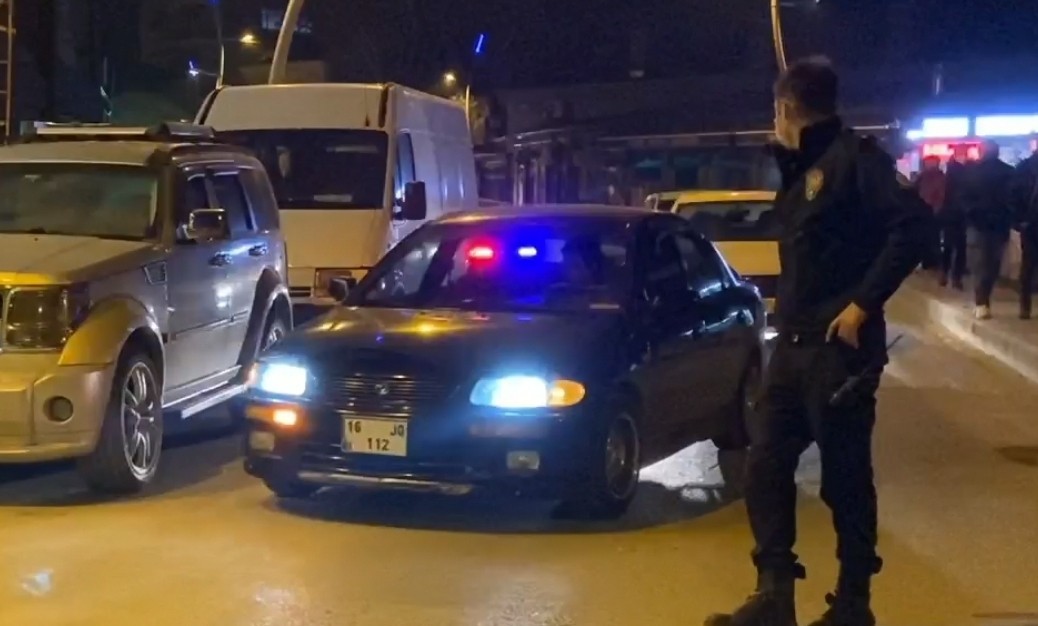 An illegally operating strobe-lighted car in traffic, Bursa, Türkiye (IHA Photo