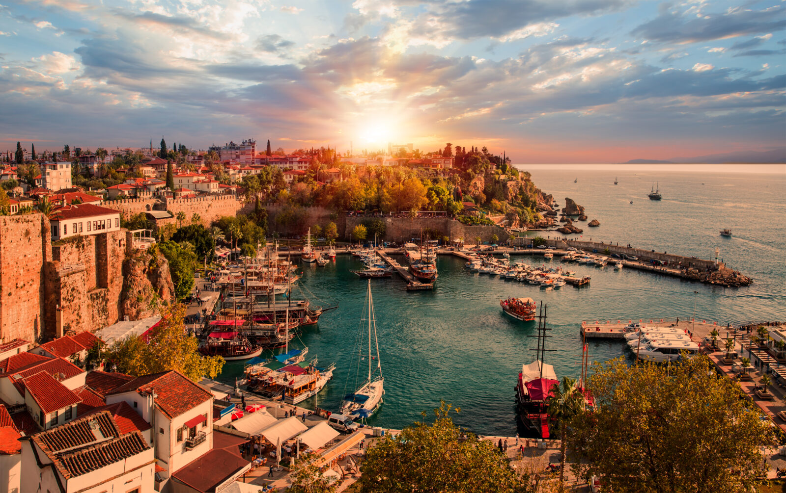 Old town (Kaleici) in Antalya, Türkiye. (Adobe Stock Photo)