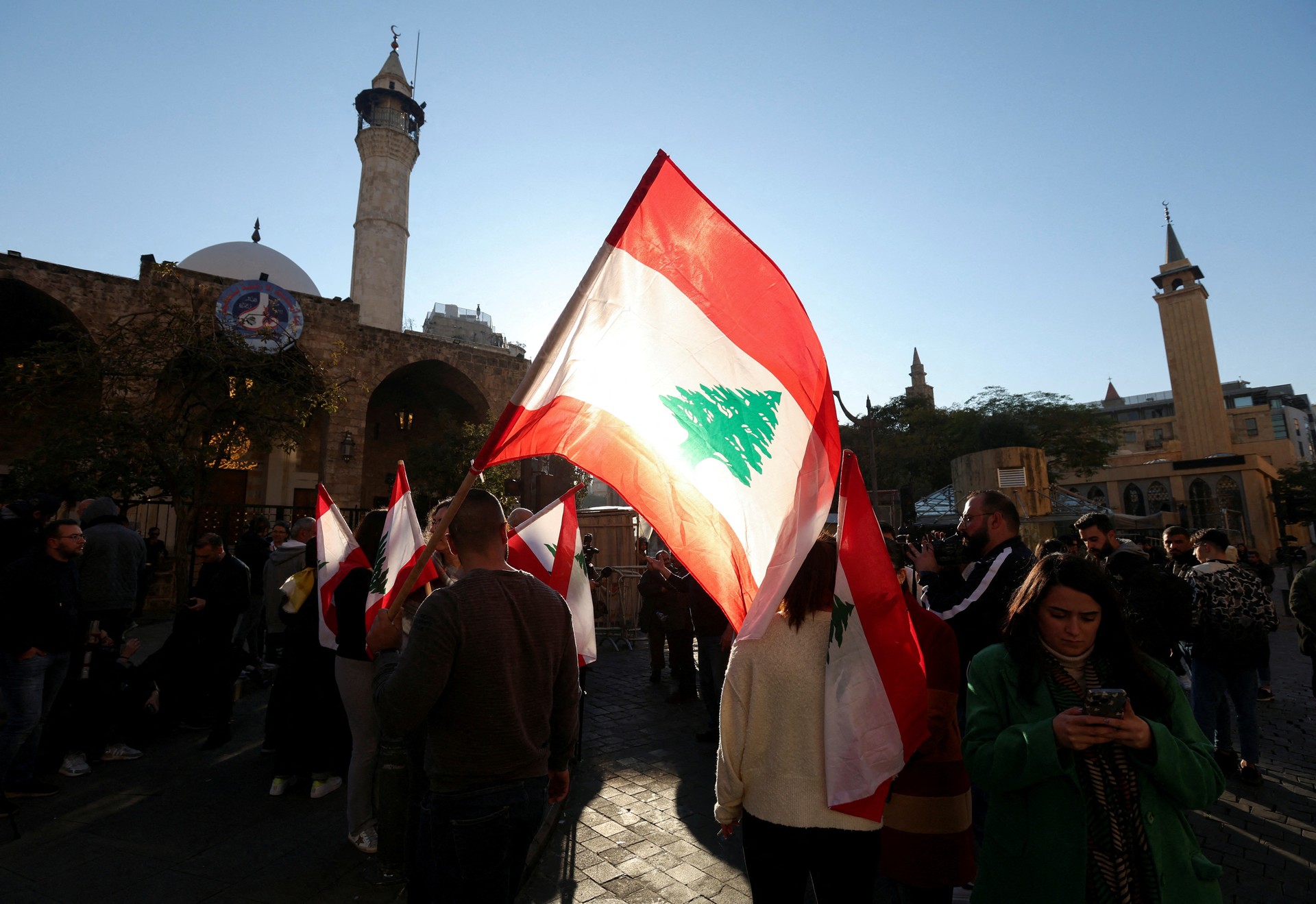 Protesters carry flags near the entrance leading to parliament building, in support of independent lawmakers who are staging a sit-in at parliament to pile pressure on dominant factions to elect a new president, in Beirut, Lebanon January 20, 2023. (Reuters Photo)