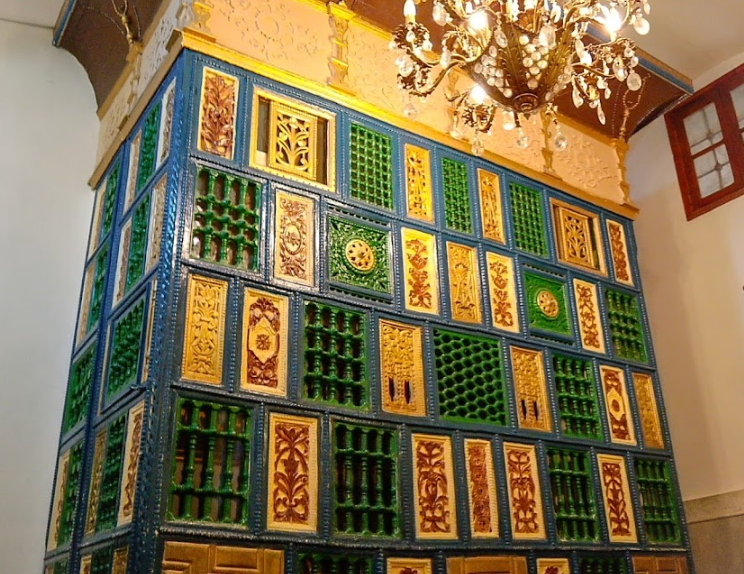 Ouzai's tomb inside the Mosque, 2020 (Photo via Wikimedia)