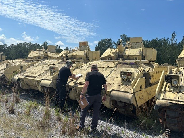 Delegations of the Greek army are inspected by M2A2 ODS-SA Bradley infantry fighting vehicles in the USA. June 2024. Photo credits: ???S?