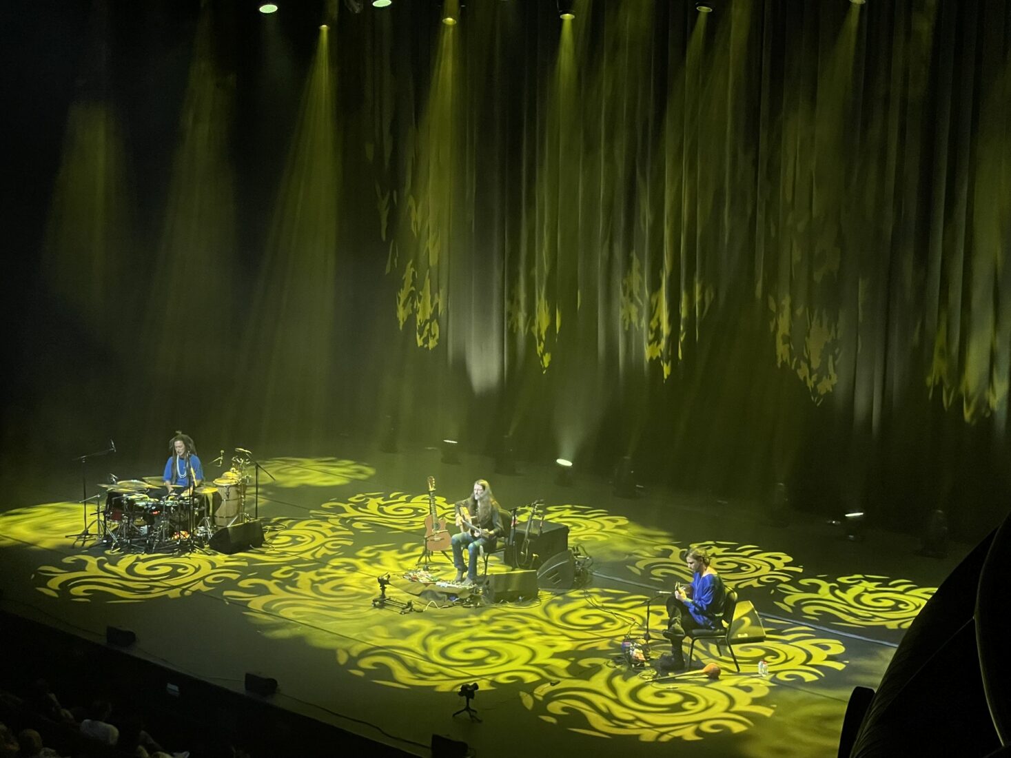 Modern music voyager Estas Tonne performed at the Zorlu PSM Turkcell Stage in Istanbul with Ali Ghamsari (R) and Conrado Molina (L), Türkiye, Sept. 28, 2024. (Photo via Koray Erdogan/Türkiye Today)