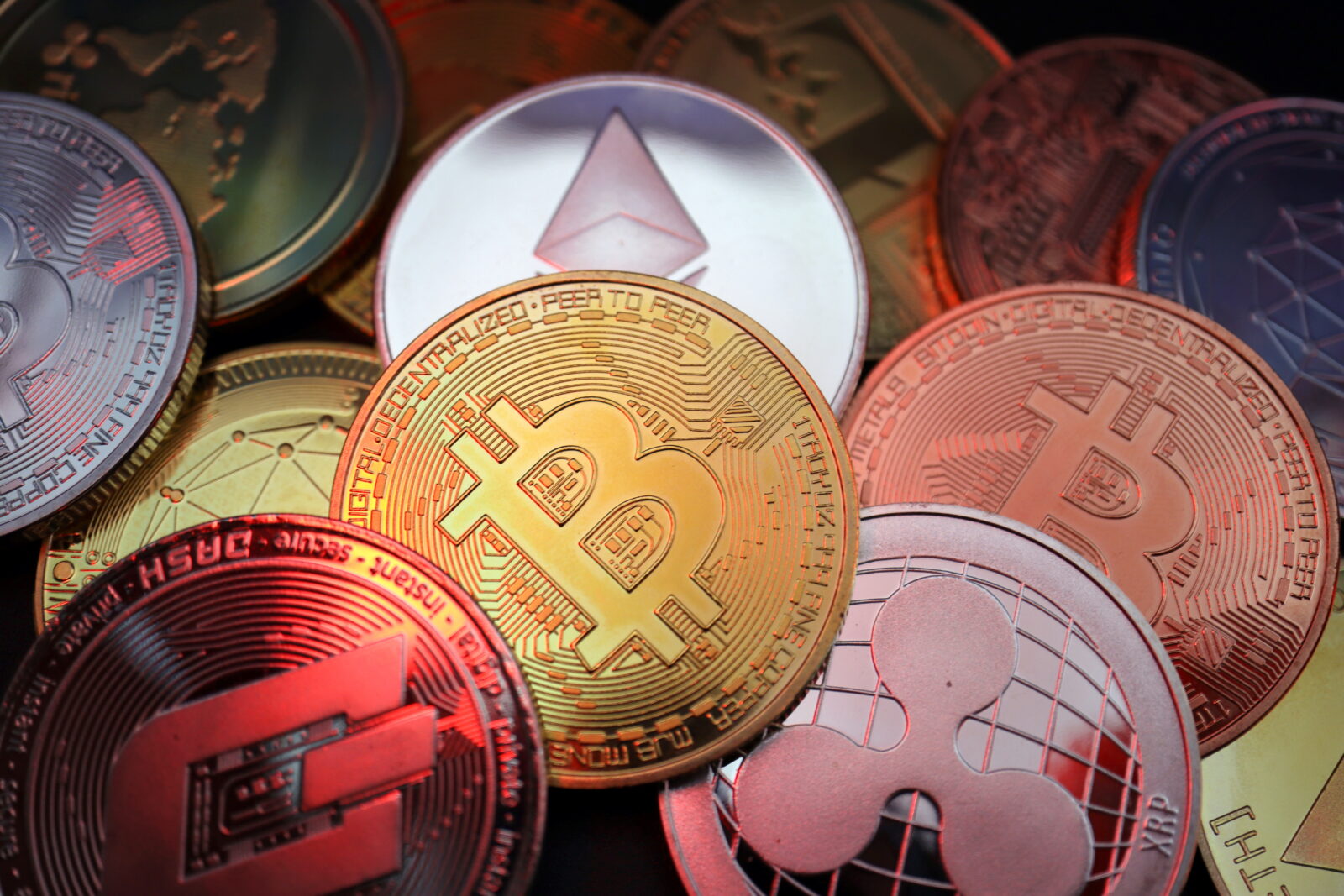 Bitcoin surges back to its peak -could it replace US dollar?
