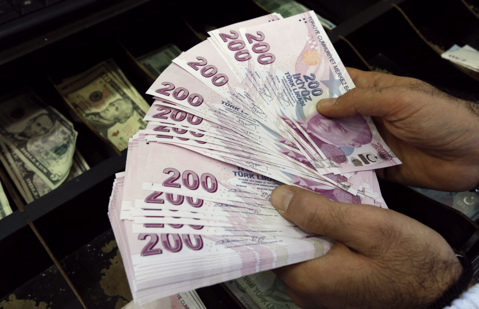 Türkiye introduces payment regulations for transactions exceeding TL 7,000