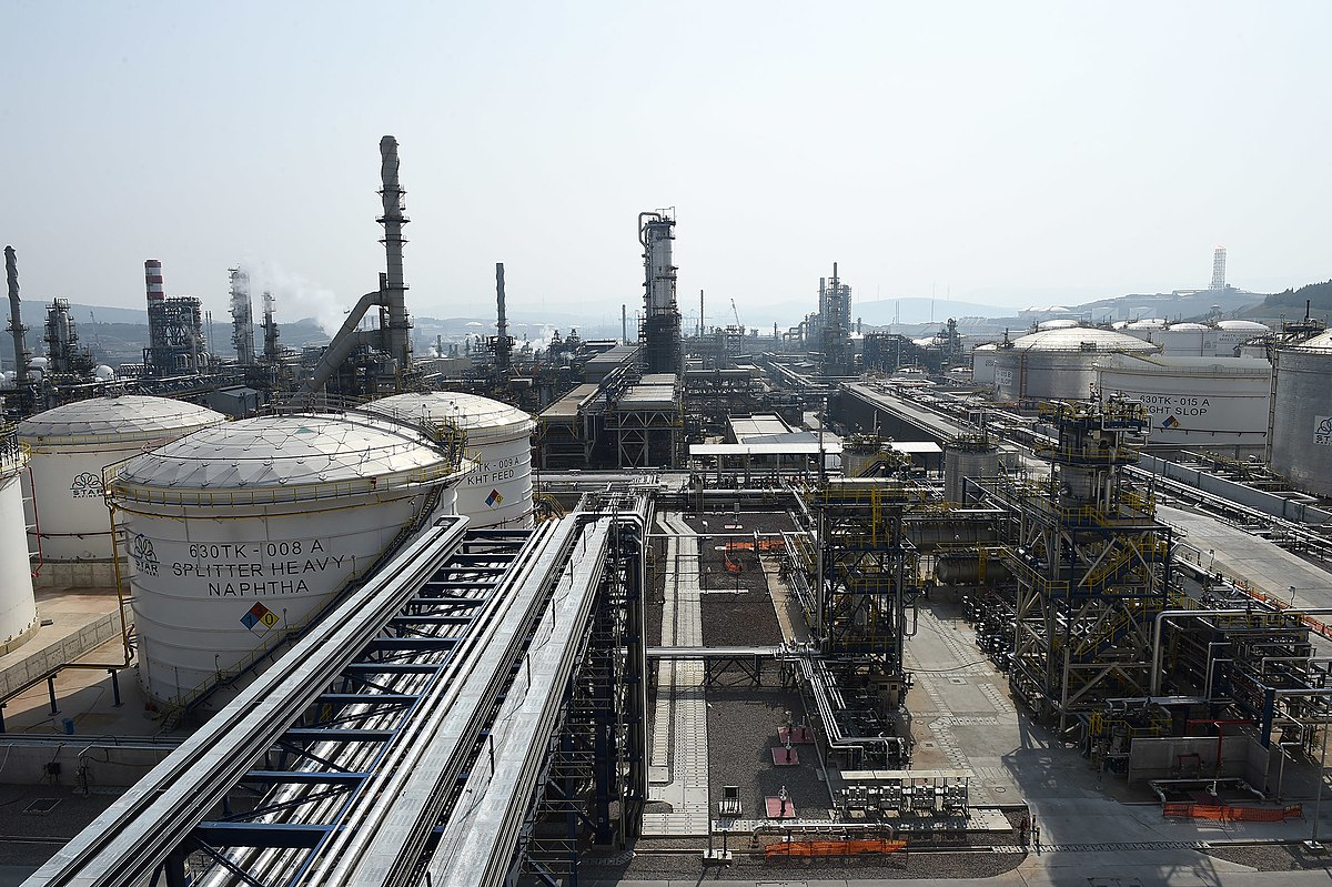 Türkiye reportedly halves oil imports from Russia