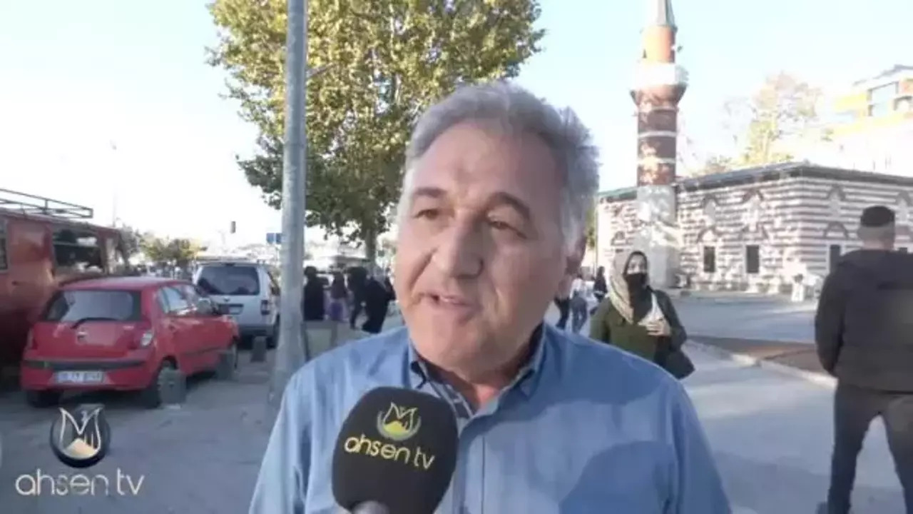 Ibrahim Ufuk Kaynak, giving a street interview (via Ahsen TV)