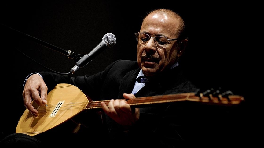 Neset Ertas, bringing his folk songs to life with his saz on stage. September 24, 2023. (AA Photo)