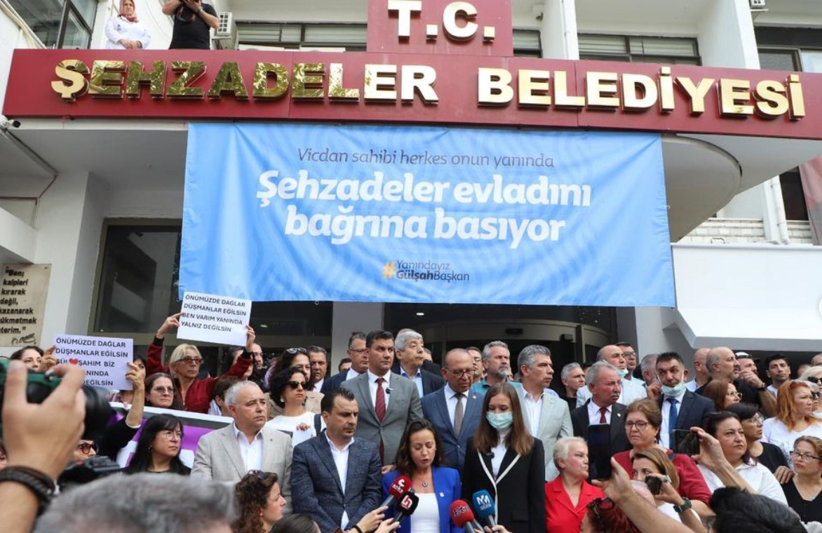 Manisa CHP members gather in support of Sehzadeler Mayor Gulsah Durbay, in Manisa, Türkiye, Oct. 7, 2024. (Photo via Instagram / @cetinakinbaskan)