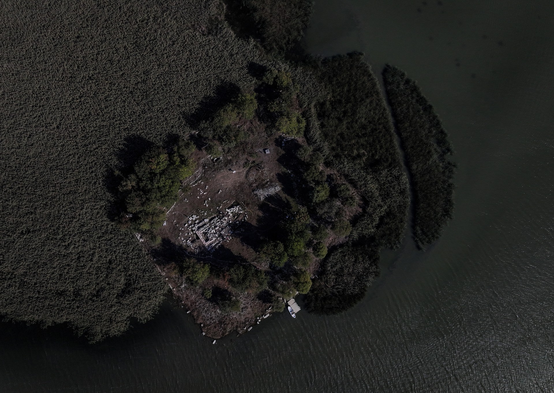 Archaeologists uncover evidence of 1,903-year-old earthquake at Apollon sacred site in Türkiye