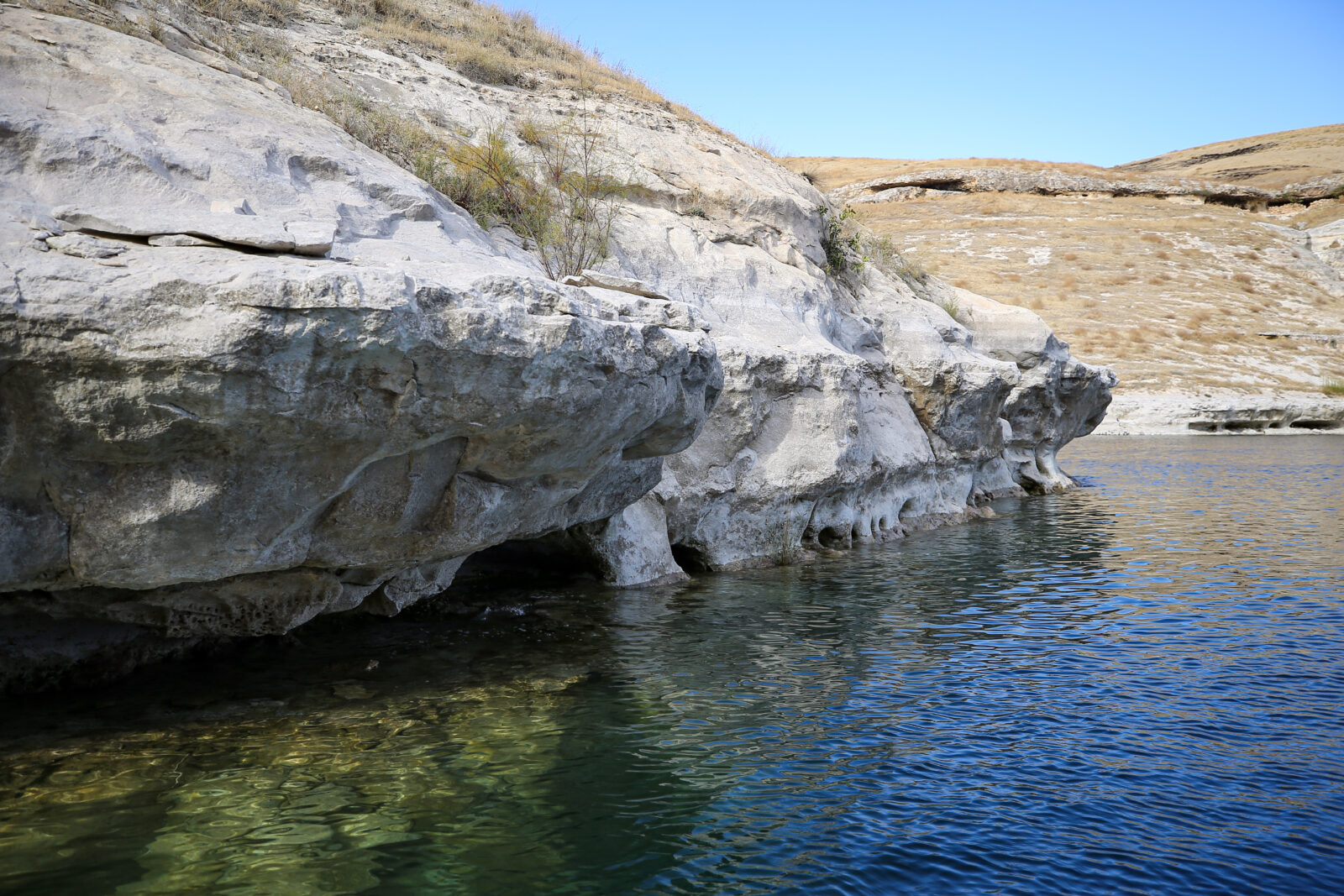 An archaeological study conducted along the shores of the Ataturk Dam Reservoir in Kahta, Adiyaman, has revealed a 3,000-year-old settlement area, Türkiye, Oct. 23, 2024. (AA Photo)