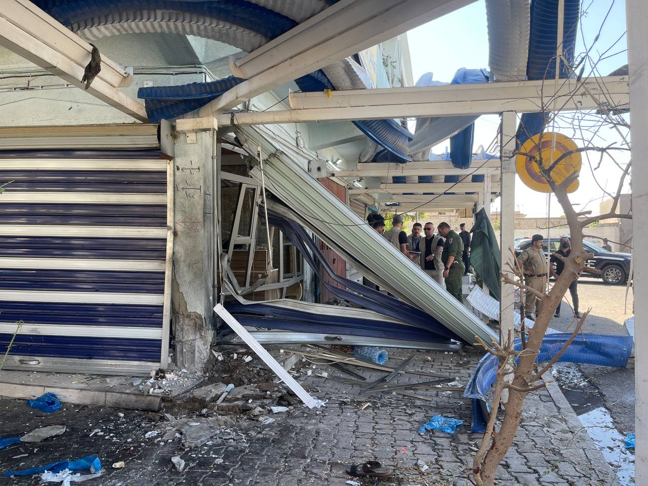 People inspect the area after a bomb attack targeted Saygin Haceroglu, the office manager of the Turkmen House affiliated with the Iraqi Turkmen Front, in the city of Kirkuk, Iraq on October 5, 2024 (Ali Makram Ghareeb - Anadolu Agency)