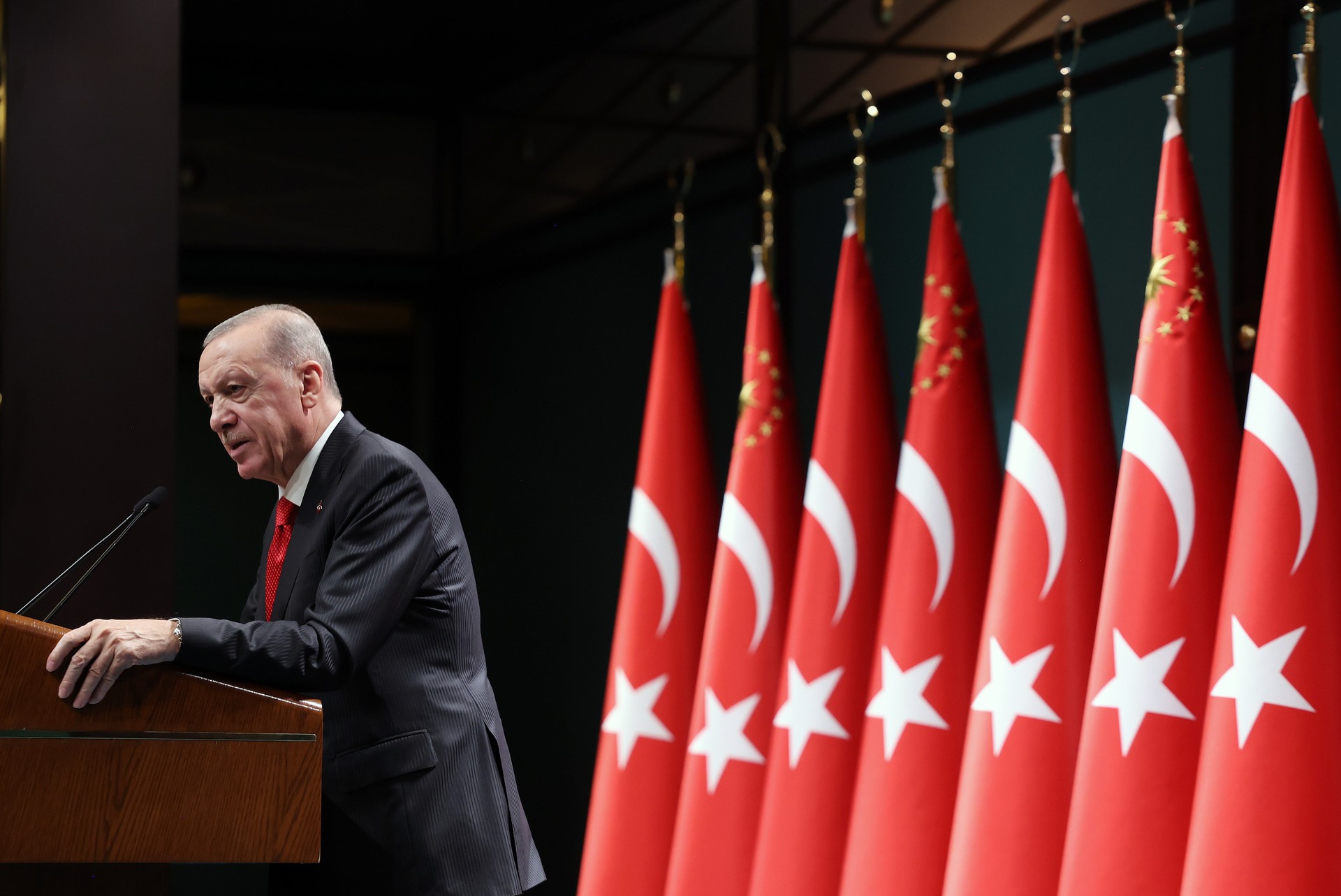 Ruling AK Party reportedly considering November 2027 for early presidential elections