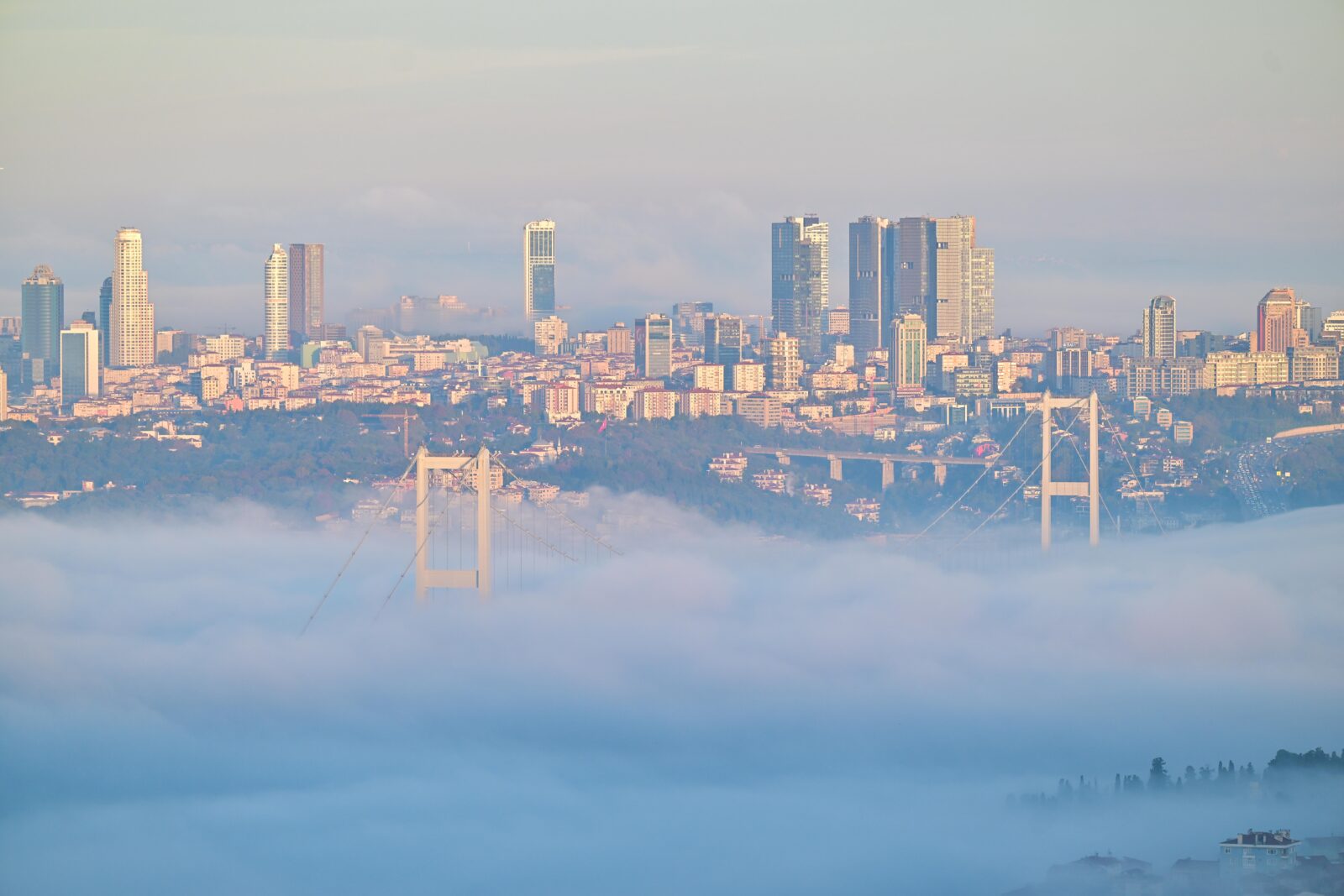 Vessel traffic suspended in Bosphorus Strait due to intense fog