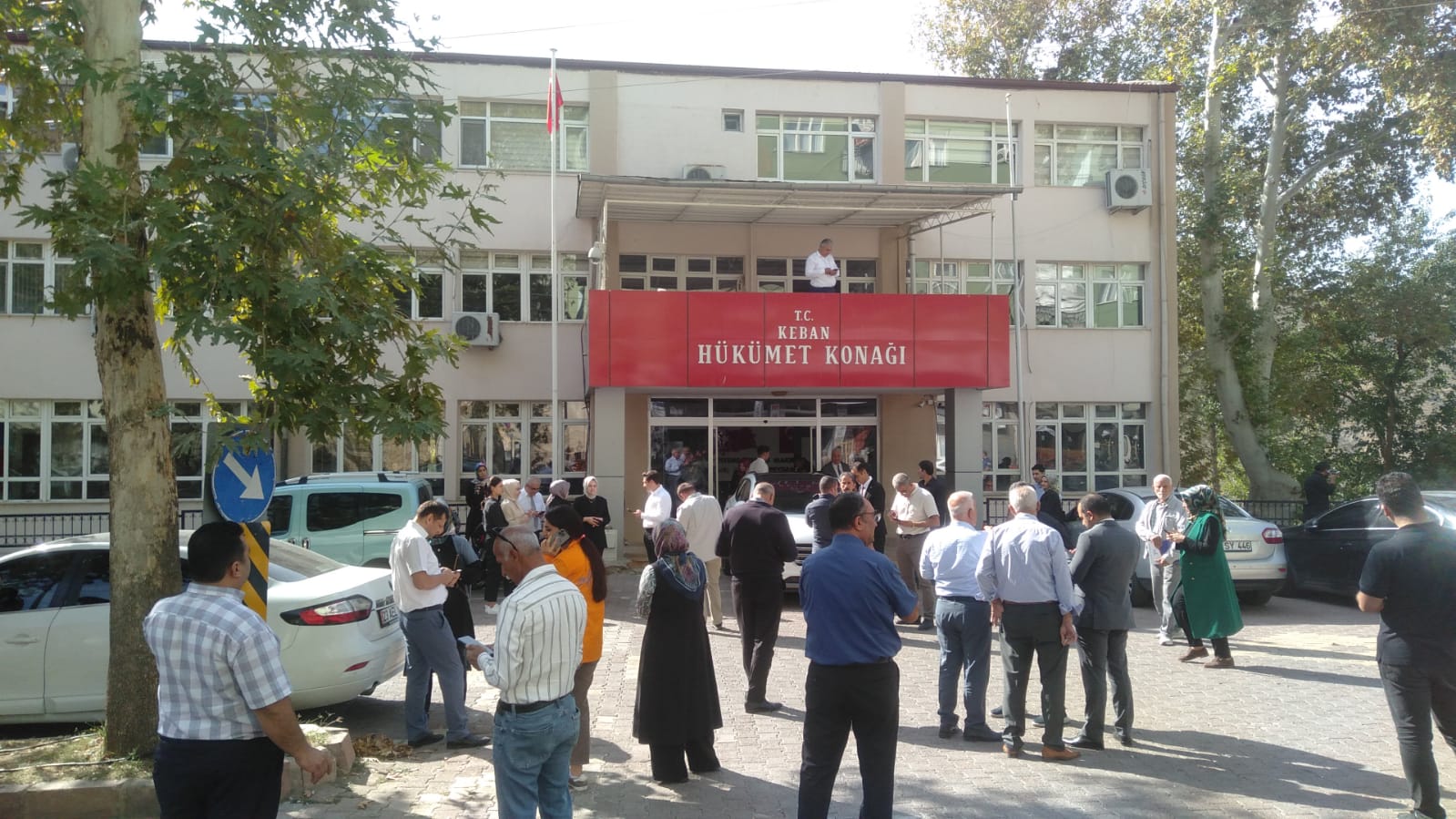 Citizens who felt the earthquake in Keban district of Elazig also came out of their places. (AA Photo) 