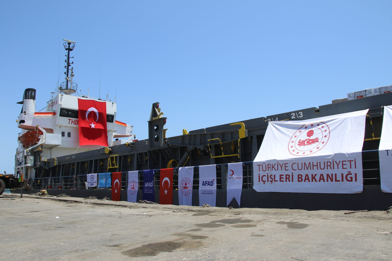 The “Goodness Ship” carrying 3 thousand tons of humanitarian aid materials sent by the Disaster and Emergency Management Presidency (AFAD) to the Somali people struggling with hunger has arrived in Somalia's capital Mogadishu. (AA Photo)