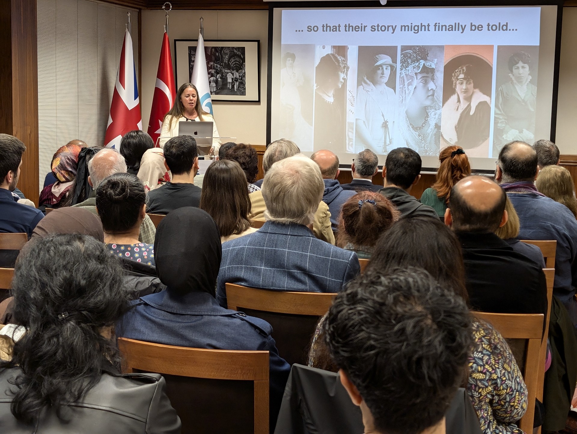 Ayse Gulnev Osmanoglu, a member of the Ottoman dynasty, shared insights into the history of the Ottoman Empire and her personal connection to the dynasty at a program held at the London Yunus Emre Institute (YEE) on October 21, 2024. (AA Photo)