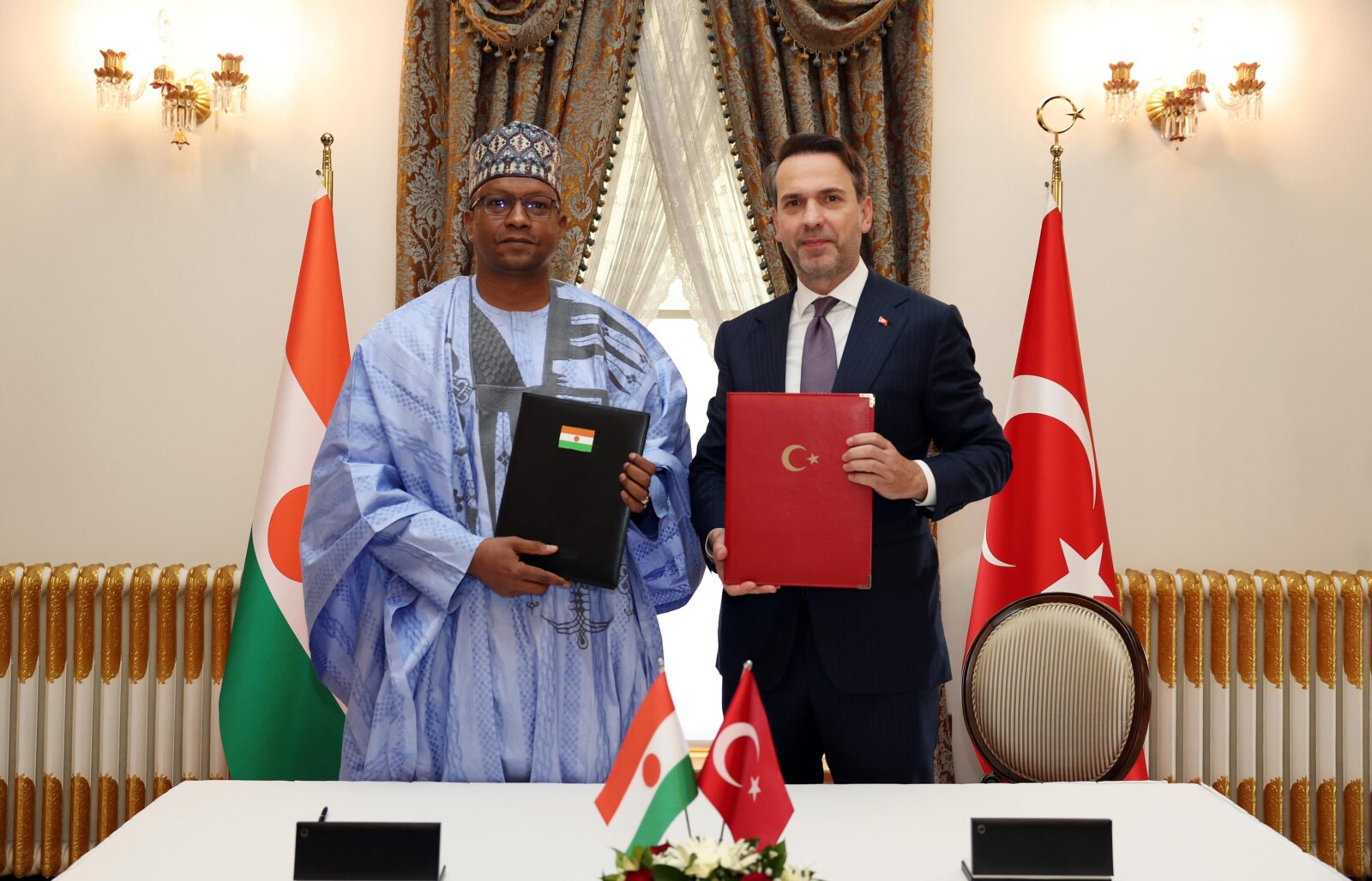 Türkiye to develop 3 gold fields in Niger in 2025: Energy Minister Bayraktar